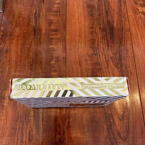 Urban Decay | GWEN STEFANI Eyeshadow Palette - Picture 4 of 4